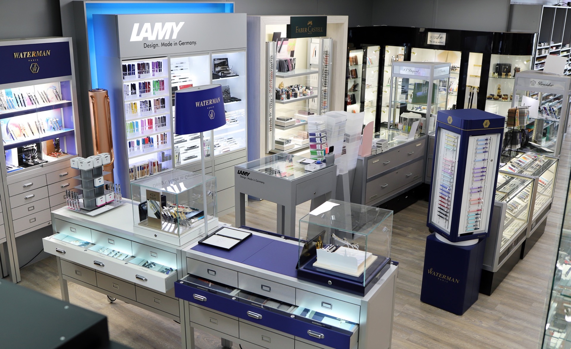 Lamy en Waterman in de pennenwinkel van Penworld aan de Paardenmarkt in Antwerpen